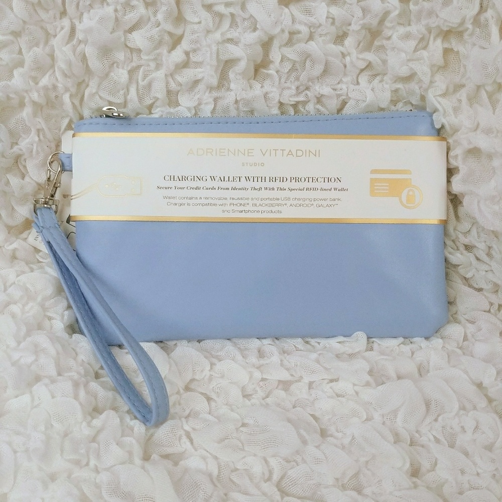 🏷️SALE🏷️Phone Charging Wallet Adrienne Vittadini